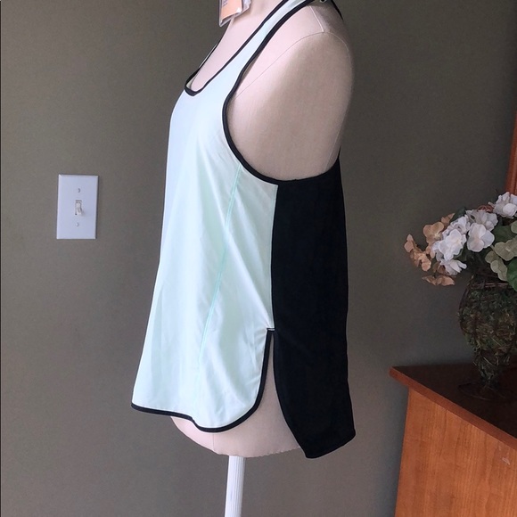 Two-toned Lululemon essential tank- Size 4 - Picture 3 of 4